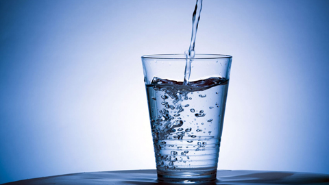喝水量越多越好，喝苏打水能治疗高尿酸